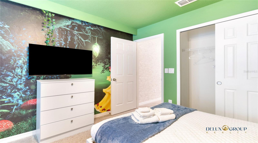 KISSIMMEE, Florida 34747, 5 Bedrooms Bedrooms, ,4 BathroomsBathrooms,Residential,For Sale,TROPICAL PALMS,0,MFRO6362006