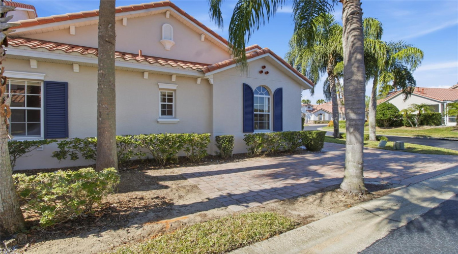 DAVENPORT, Florida 33897, 3 Bedrooms Bedrooms, ,2 BathroomsBathrooms,Residential,For Sale,BRUNELLO,0,MFRL4957362