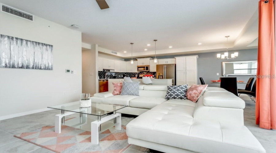 KISSIMMEE, Florida 34746, 2 Bedrooms Bedrooms, ,2 BathroomsBathrooms,Residential,For Sale,PARADOX,0,MFRS5138994