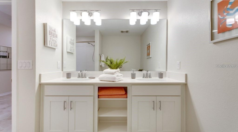 KISSIMMEE, Florida 34746, 2 Bedrooms Bedrooms, ,2 BathroomsBathrooms,Residential,For Sale,PARADOX,0,MFRS5138994