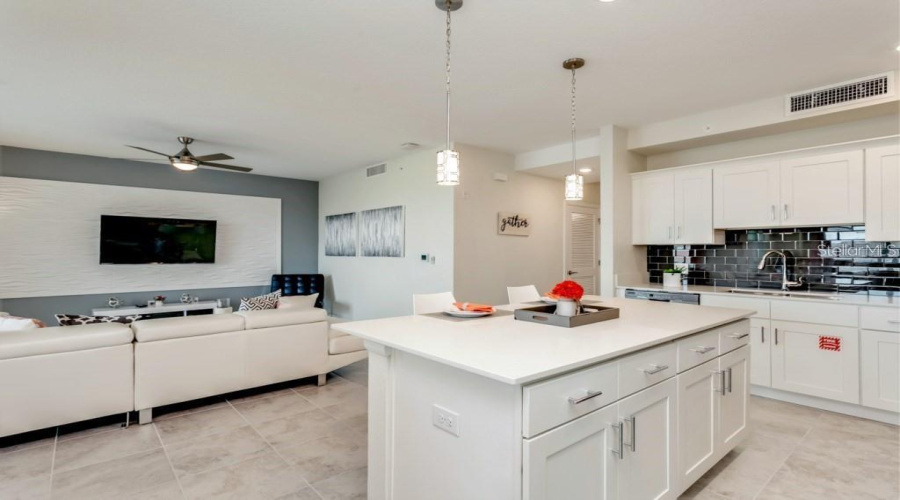 KISSIMMEE, Florida 34746, 2 Bedrooms Bedrooms, ,2 BathroomsBathrooms,Residential,For Sale,PARADOX,0,MFRS5138994