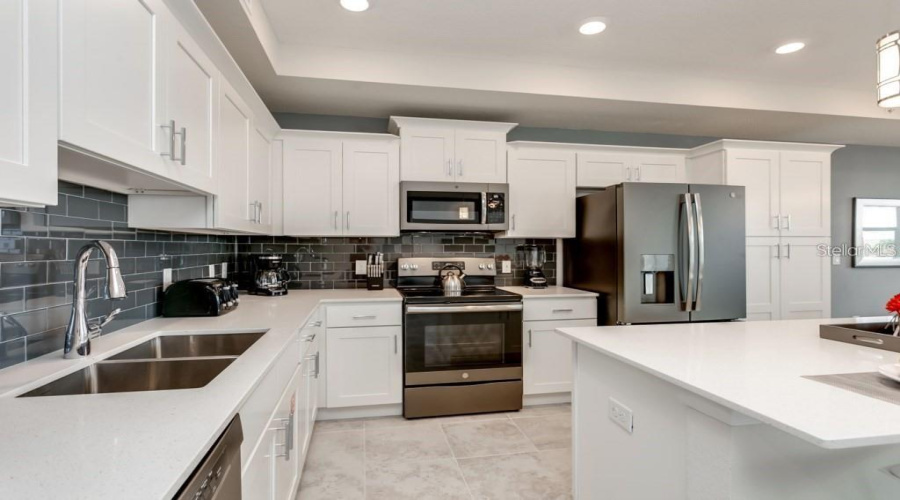 KISSIMMEE, Florida 34746, 2 Bedrooms Bedrooms, ,2 BathroomsBathrooms,Residential,For Sale,PARADOX,0,MFRS5138994