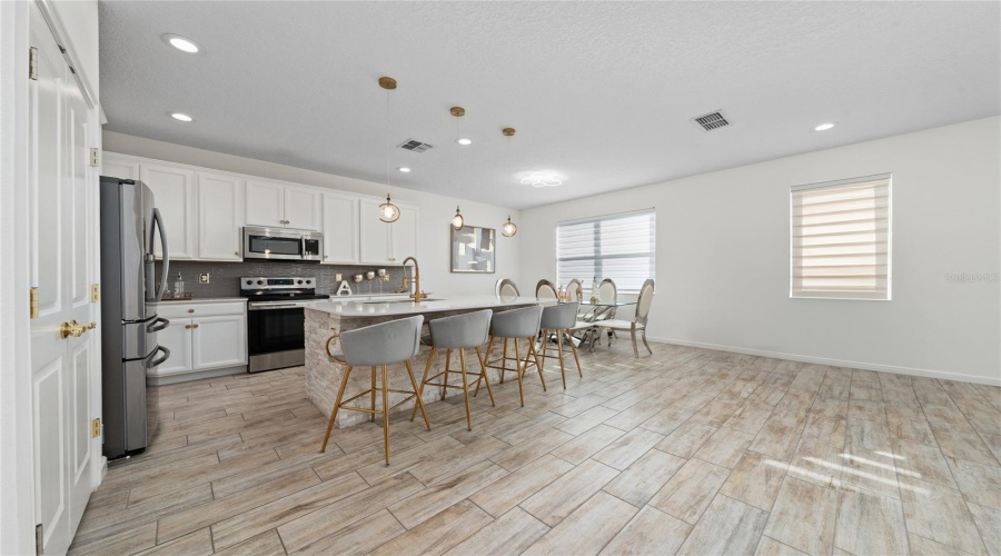 DAVENPORT, Florida 33837, 4 Bedrooms Bedrooms, ,3 BathroomsBathrooms,Residential,For Sale,YORKDALE,0,MFRS5138472