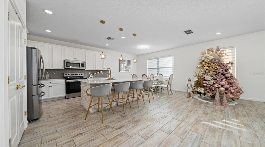 DAVENPORT, Florida 33837, 4 Bedrooms Bedrooms, ,3 BathroomsBathrooms,Residential,For Sale,YORKDALE,0,MFRS5138472