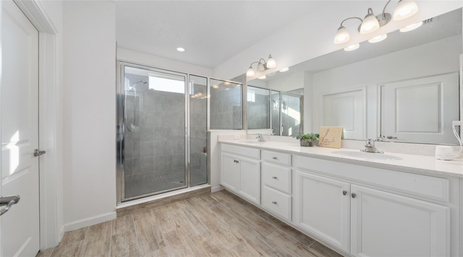 DAVENPORT, Florida 33837, 4 Bedrooms Bedrooms, ,3 BathroomsBathrooms,Residential,For Sale,YORKDALE,0,MFRS5138472