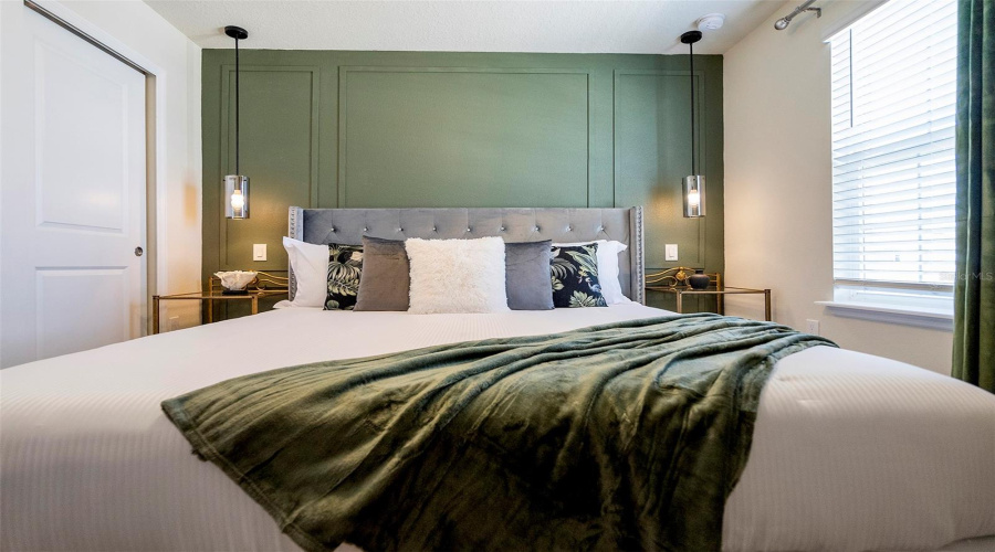 DAVENPORT, Florida 33897, 7 Bedrooms Bedrooms, ,5 BathroomsBathrooms,Residential,For Sale,LILAC,0,MFRO6362758