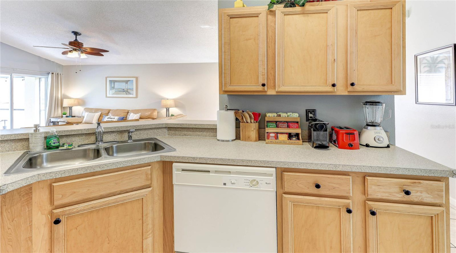 KISSIMMEE, Florida 34746, 4 Bedrooms Bedrooms, ,2 BathroomsBathrooms,Residential,For Sale,HIDEAWAY BEACH,0,MFRS5139158