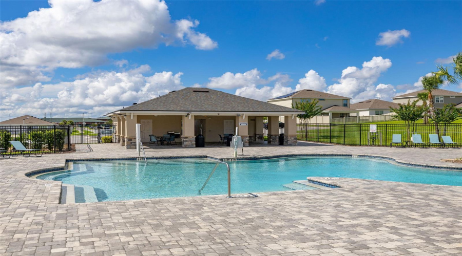 Sparkling, large pool