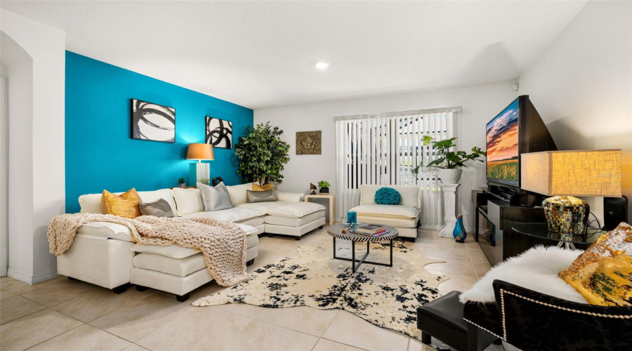 Spacious living room