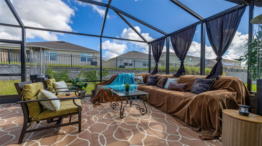 Huge screened patio