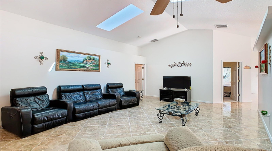 DAVENPORT, Florida 33897, 4 Bedrooms Bedrooms, ,2 BathroomsBathrooms,Residential,For Sale,HALSTEAD,0,MFRS5138446