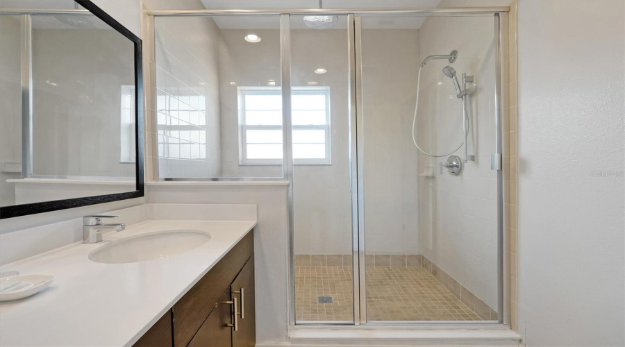 KISSIMMEE, Florida 34746, 2 Bedrooms Bedrooms, ,2 BathroomsBathrooms,Residential,For Sale,BUGATTI,0,MFRO6354323