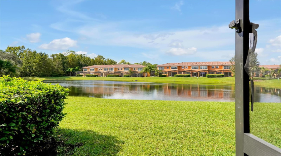 KISSIMMEE, Florida 34746, 2 Bedrooms Bedrooms, ,2 BathroomsBathrooms,Residential,For Sale,BUGATTI,0,MFRO6354323