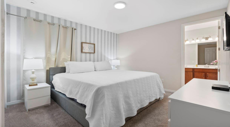 KISSIMMEE, Florida 34747, 9 Bedrooms Bedrooms, ,6 BathroomsBathrooms,Residential,For Sale,SUNSHINE RIDGE,0,MFRO6363130