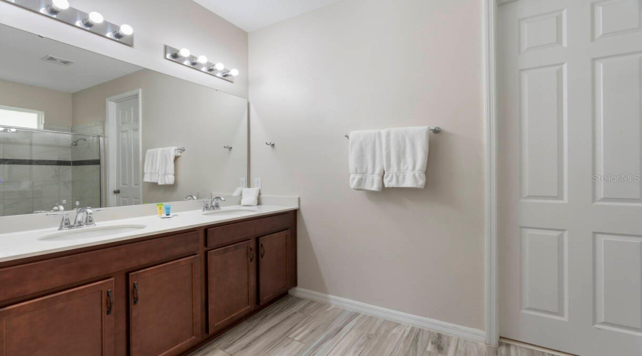 KISSIMMEE, Florida 34747, 9 Bedrooms Bedrooms, ,6 BathroomsBathrooms,Residential,For Sale,SUNSHINE RIDGE,0,MFRO6363130