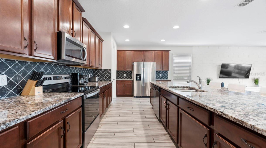 KISSIMMEE, Florida 34747, 9 Bedrooms Bedrooms, ,6 BathroomsBathrooms,Residential,For Sale,SUNSHINE RIDGE,0,MFRO6363130