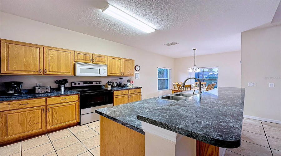 KISSIMMEE, Florida 34746, 5 Bedrooms Bedrooms, ,3 BathroomsBathrooms,Residential,For Sale,CUMBRIAN LAKES,0,MFRG5104929