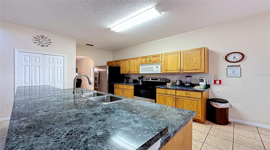KISSIMMEE, Florida 34746, 5 Bedrooms Bedrooms, ,3 BathroomsBathrooms,Residential,For Sale,CUMBRIAN LAKES,0,MFRG5104929