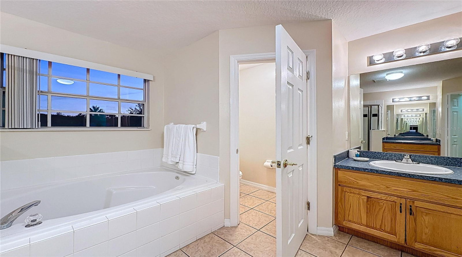 KISSIMMEE, Florida 34746, 5 Bedrooms Bedrooms, ,3 BathroomsBathrooms,Residential,For Sale,CUMBRIAN LAKES,0,MFRG5104929