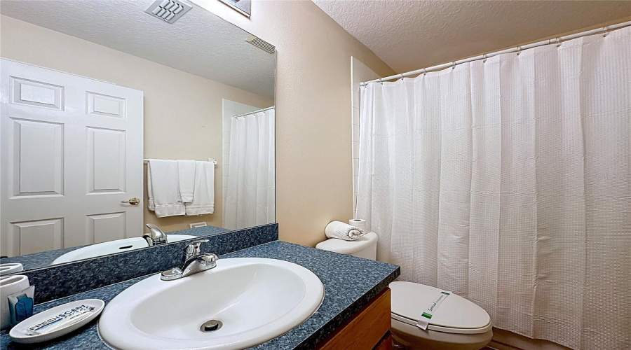 KISSIMMEE, Florida 34746, 5 Bedrooms Bedrooms, ,3 BathroomsBathrooms,Residential,For Sale,CUMBRIAN LAKES,0,MFRG5104929