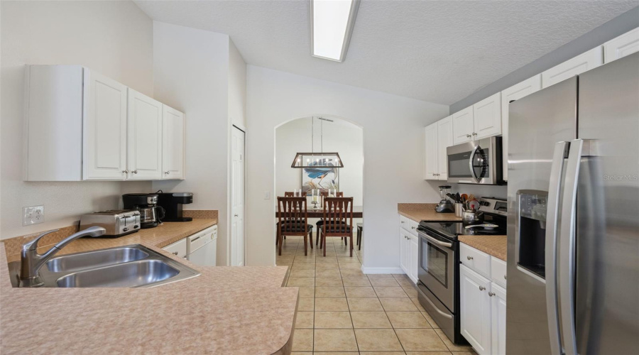 KISSIMMEE, Florida 34747, 5 Bedrooms Bedrooms, ,4 BathroomsBathrooms,Residential,For Sale,SUNRISE KEY,0,MFRS5139032