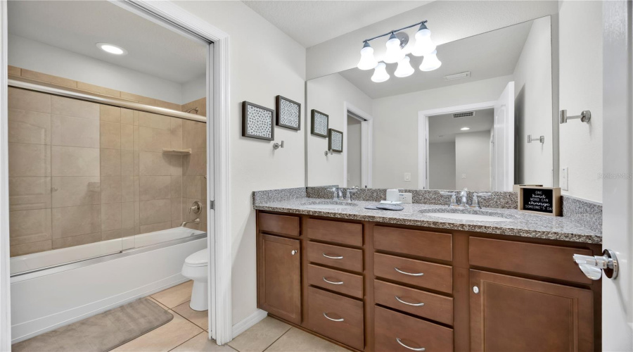 KISSIMMEE, Florida 34747, 5 Bedrooms Bedrooms, ,4 BathroomsBathrooms,Residential,For Sale,ADRIATICO,0,MFRO6363446