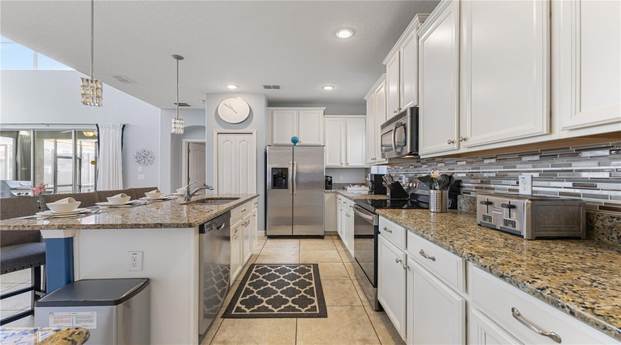 KISSIMMEE, Florida 34747, 5 Bedrooms Bedrooms, ,5 BathroomsBathrooms,Residential,For Sale,MAJESTY PALM,0,MFRO6361150