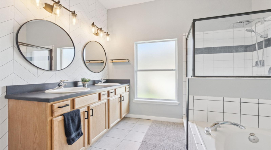 DAVENPORT, Florida 33837, 5 Bedrooms Bedrooms, ,3 BathroomsBathrooms,Residential,For Sale,VIZCAY,0,MFRO6362115