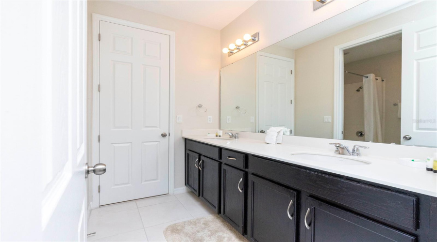 KISSIMMEE, Florida 34747, 7 Bedrooms Bedrooms, ,6 BathroomsBathrooms,Residential,For Sale,PELICAN COVE,0,MFRO6363608