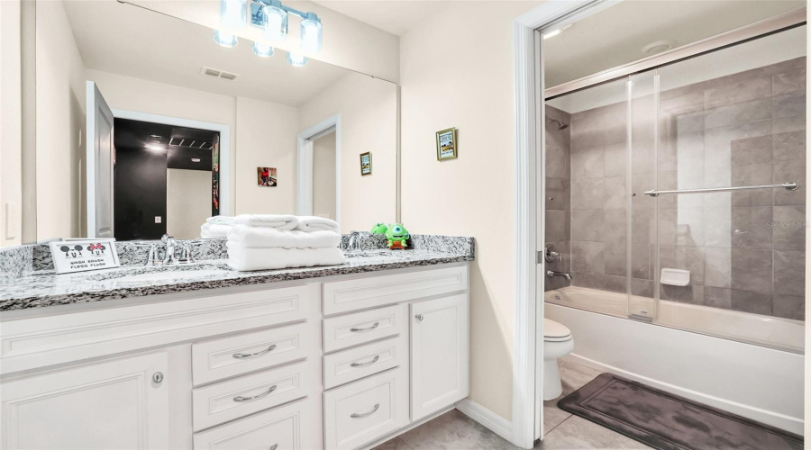 DAVENPORT, Florida 33897, 5 Bedrooms Bedrooms, ,4 BathroomsBathrooms,Residential,For Sale,PARADISE,0,MFRO6362520