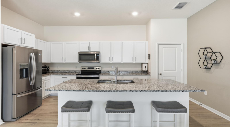 DAVENPORT, Florida 33896, 4 Bedrooms Bedrooms, ,2 BathroomsBathrooms,Residential,For Sale,OSCRAFT,0,MFRO6363682