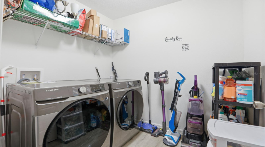 DAVENPORT, Florida 33896, 4 Bedrooms Bedrooms, ,2 BathroomsBathrooms,Residential,For Sale,OSCRAFT,0,MFRO6363682