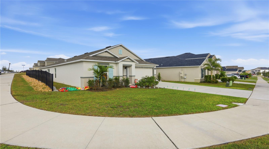 DAVENPORT, Florida 33896, 4 Bedrooms Bedrooms, ,2 BathroomsBathrooms,Residential,For Sale,OSCRAFT,0,MFRO6363682