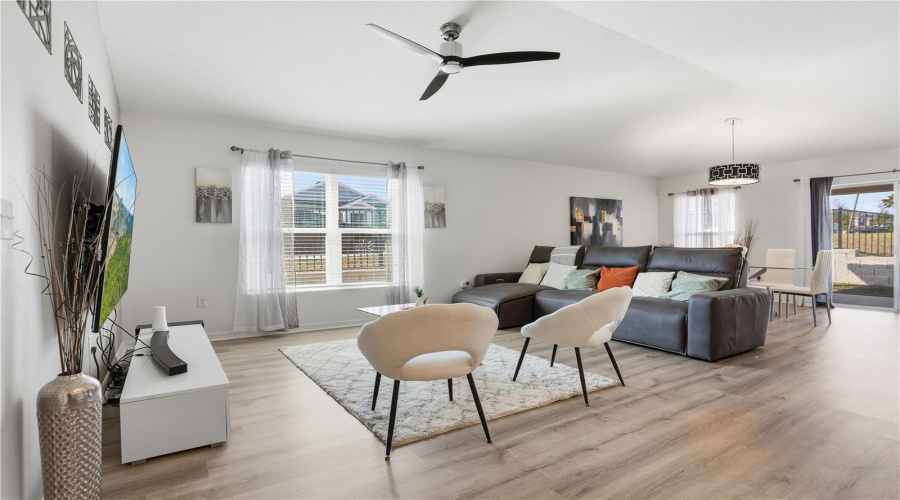 DAVENPORT, Florida 33896, 4 Bedrooms Bedrooms, ,2 BathroomsBathrooms,Residential,For Sale,OSCRAFT,0,MFRO6363682