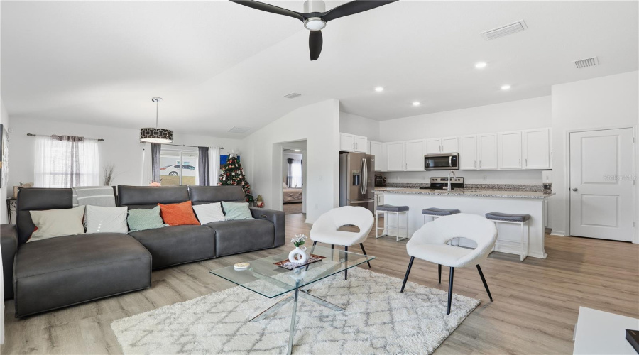 DAVENPORT, Florida 33896, 4 Bedrooms Bedrooms, ,2 BathroomsBathrooms,Residential,For Sale,OSCRAFT,0,MFRO6363682