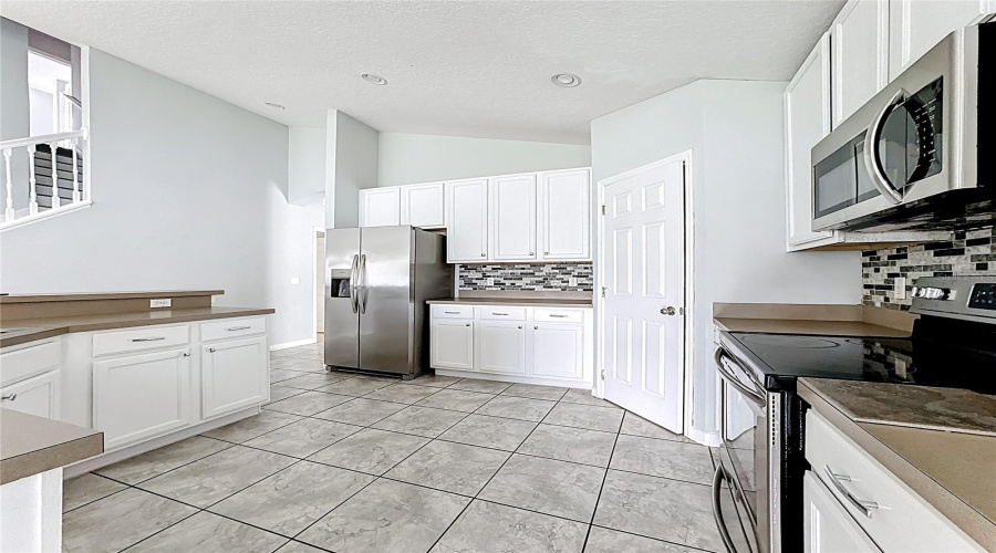 KISSIMMEE, Florida 34746, 4 Bedrooms Bedrooms, ,2 BathroomsBathrooms,Residential,For Sale,EAGLE CLIFF,0,MFRO6341518