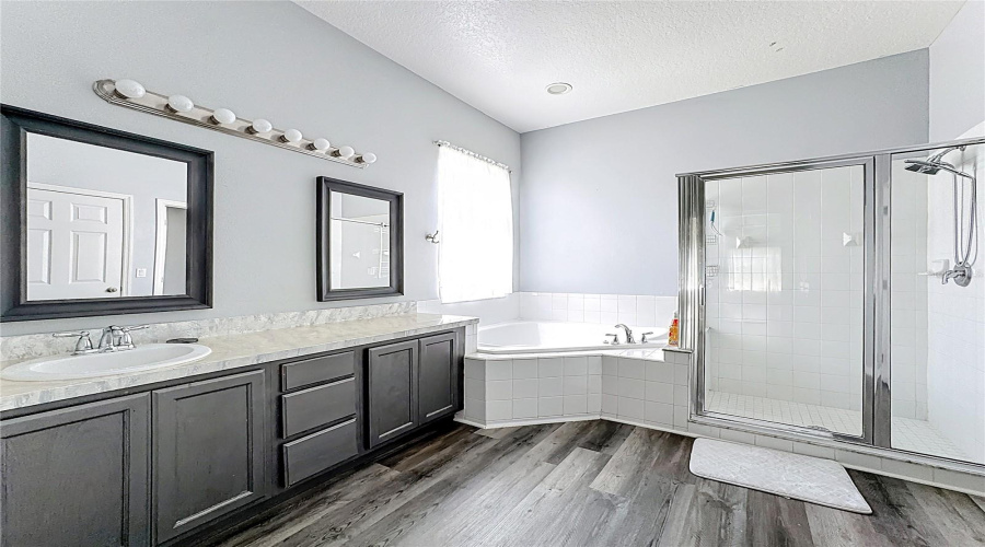 KISSIMMEE, Florida 34746, 4 Bedrooms Bedrooms, ,2 BathroomsBathrooms,Residential,For Sale,EAGLE CLIFF,0,MFRO6341518