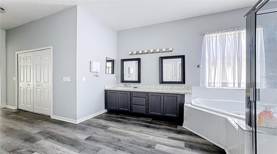 KISSIMMEE, Florida 34746, 4 Bedrooms Bedrooms, ,2 BathroomsBathrooms,Residential,For Sale,EAGLE CLIFF,0,MFRO6341518