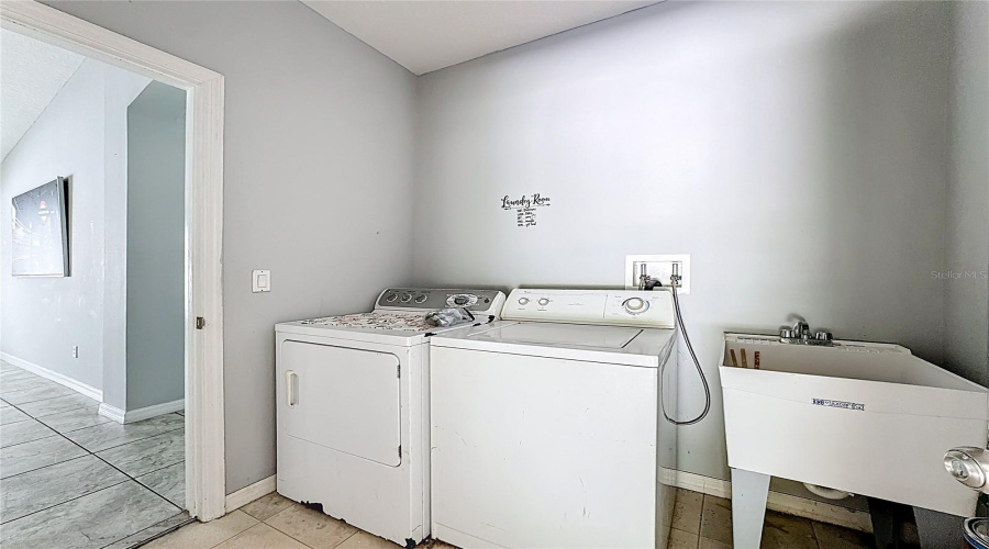 KISSIMMEE, Florida 34746, 4 Bedrooms Bedrooms, ,2 BathroomsBathrooms,Residential,For Sale,EAGLE CLIFF,0,MFRO6341518