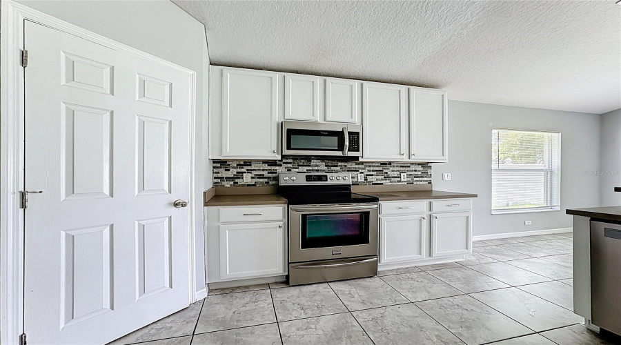 KISSIMMEE, Florida 34746, 4 Bedrooms Bedrooms, ,2 BathroomsBathrooms,Residential,For Sale,EAGLE CLIFF,0,MFRO6341518