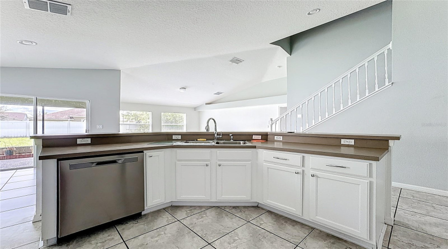 KISSIMMEE, Florida 34746, 4 Bedrooms Bedrooms, ,2 BathroomsBathrooms,Residential,For Sale,EAGLE CLIFF,0,MFRO6341518