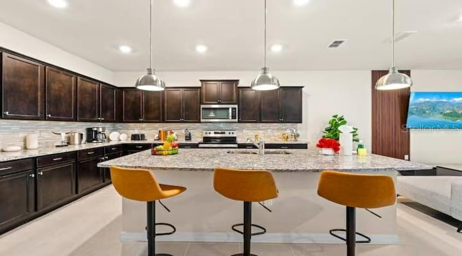 DAVENPORT, Florida 33897, 10 Bedrooms Bedrooms, ,8 BathroomsBathrooms,Residential,For Sale,LANA,0,MFRO6363825