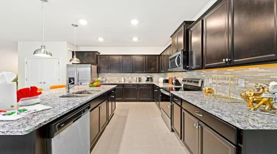 DAVENPORT, Florida 33897, 10 Bedrooms Bedrooms, ,8 BathroomsBathrooms,Residential,For Sale,LANA,0,MFRO6363825