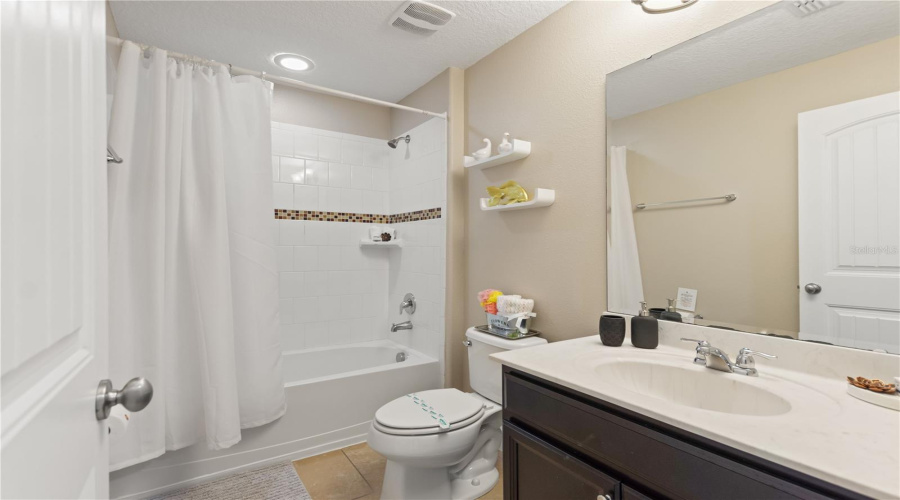 DAVENPORT, Florida 33837, 5 Bedrooms Bedrooms, ,4 BathroomsBathrooms,Residential,For Sale,OAKBOURNE,0,MFRO6362657