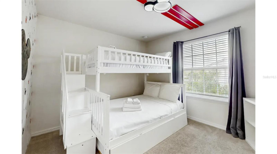 DAVENPORT, Florida 33837, 5 Bedrooms Bedrooms, ,4 BathroomsBathrooms,Residential,For Sale,OAKMOSS,0,MFRO6362792