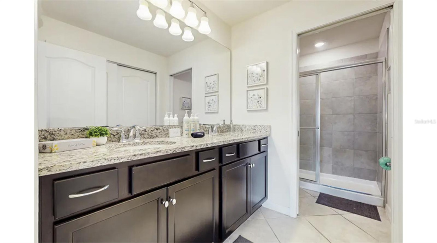 DAVENPORT, Florida 33837, 5 Bedrooms Bedrooms, ,4 BathroomsBathrooms,Residential,For Sale,OAKMOSS,0,MFRO6362792