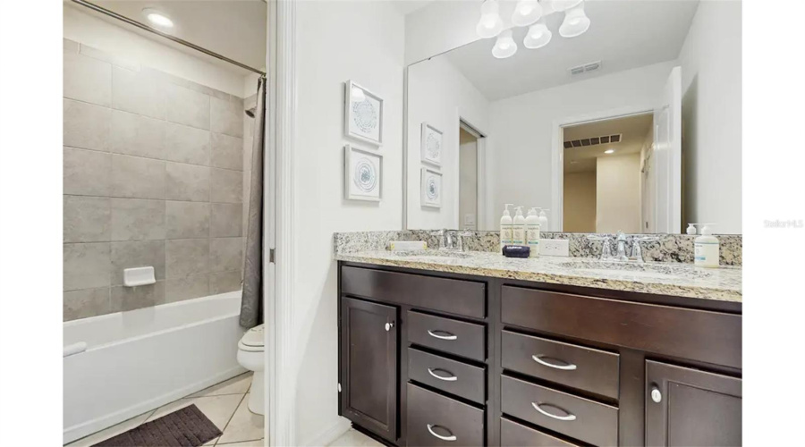 DAVENPORT, Florida 33837, 5 Bedrooms Bedrooms, ,4 BathroomsBathrooms,Residential,For Sale,OAKMOSS,0,MFRO6362792