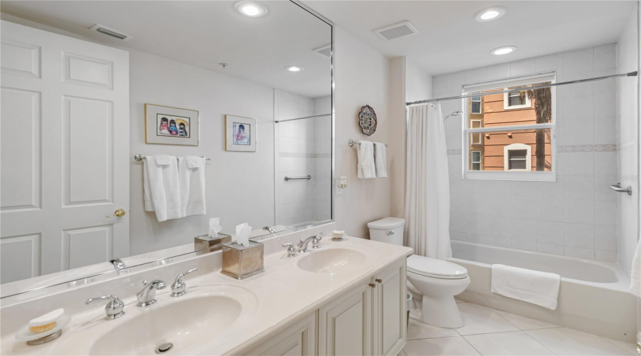 ORLANDO, Florida 32836, 3 Bedrooms Bedrooms, ,2 BathroomsBathrooms,Residential,For Sale,THE ESPLANADE,0,MFRA4651221