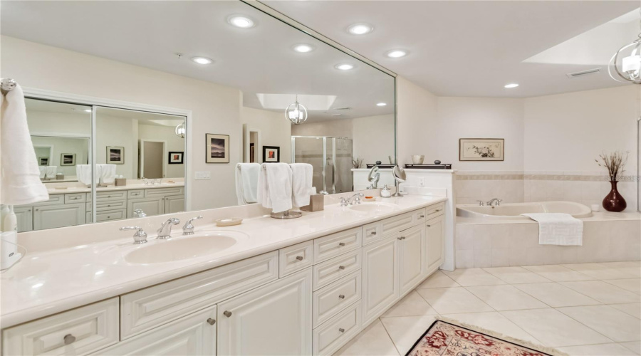 ORLANDO, Florida 32836, 3 Bedrooms Bedrooms, ,2 BathroomsBathrooms,Residential,For Sale,THE ESPLANADE,0,MFRA4651221