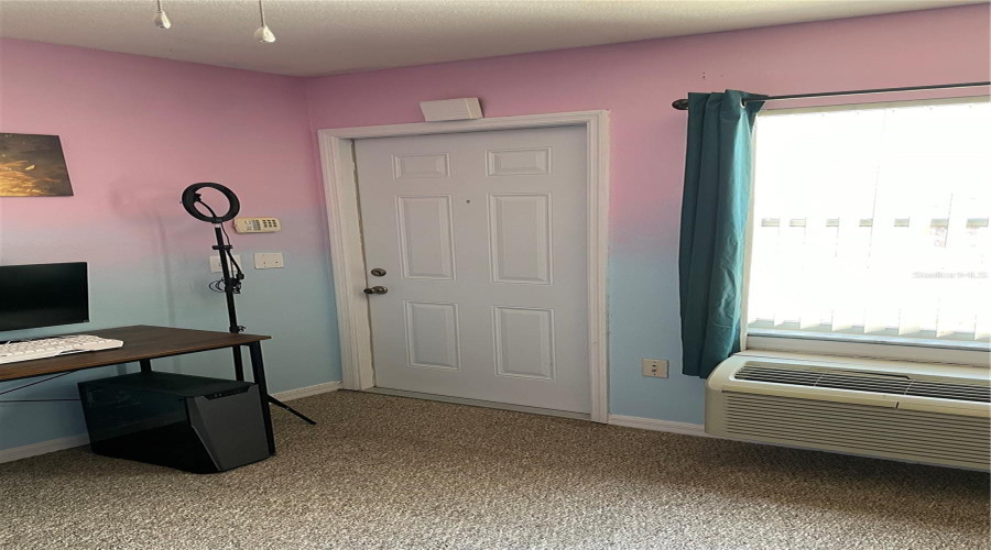 Outdoor Private entrance to 3rd Bedroom